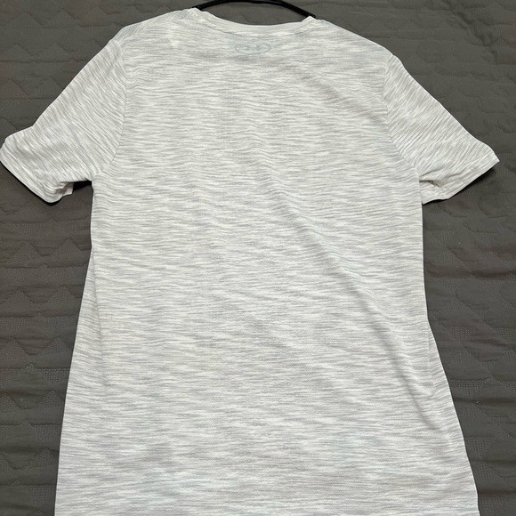 Under Armour - White / Grey Shirt - Men’s Size M - Picture 3 of 3